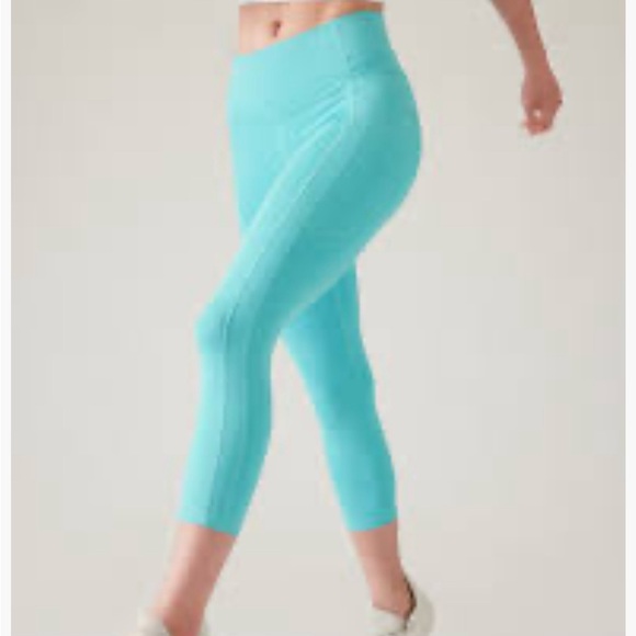 Athleta Pants - Athleta Ultimate Stash II Capri - Small